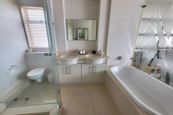 To Let 2 Bedroom Property for Rent in Mouille Point Western Cape